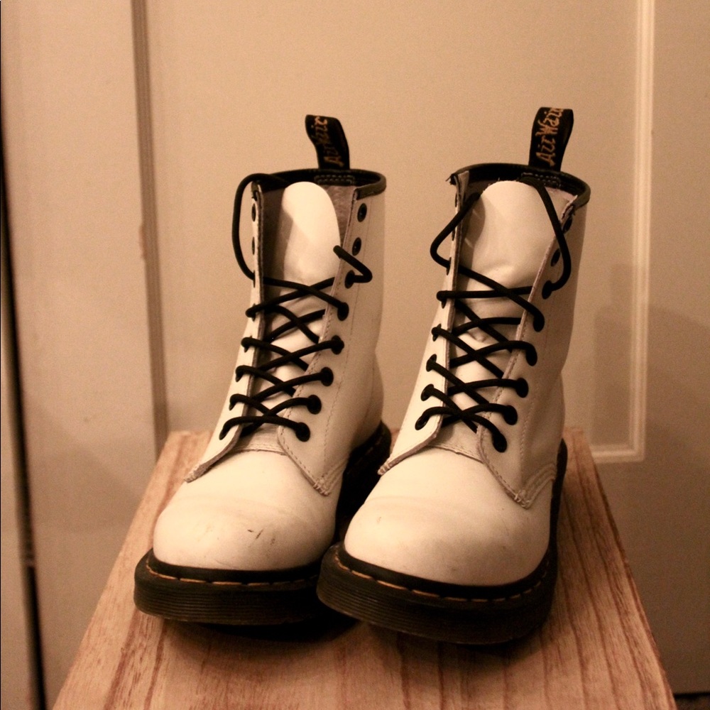 Dr Marten 1460 8 Eye Boot in White